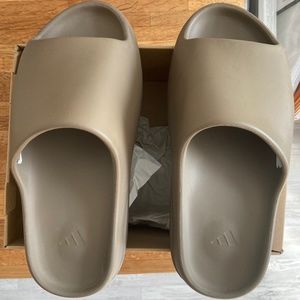 Yeezy Slide - Earth Brown (Used)